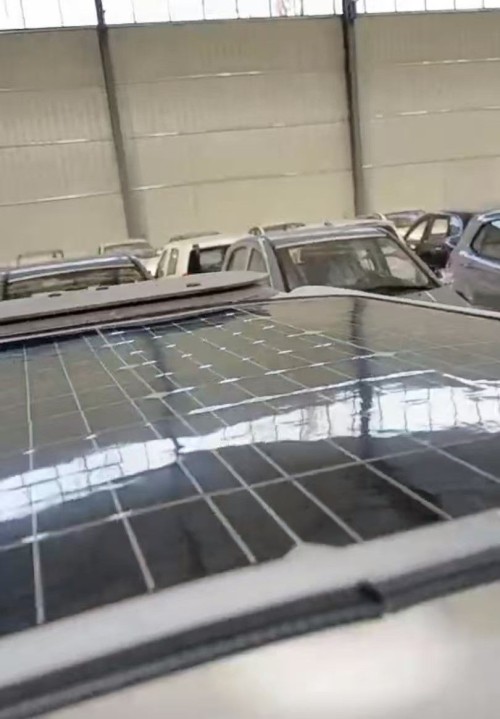 Low-speed photovoltaic vehicle